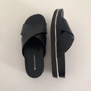 🎀 5/$25 Naturalizer “Triumph” black platform sandals size 5